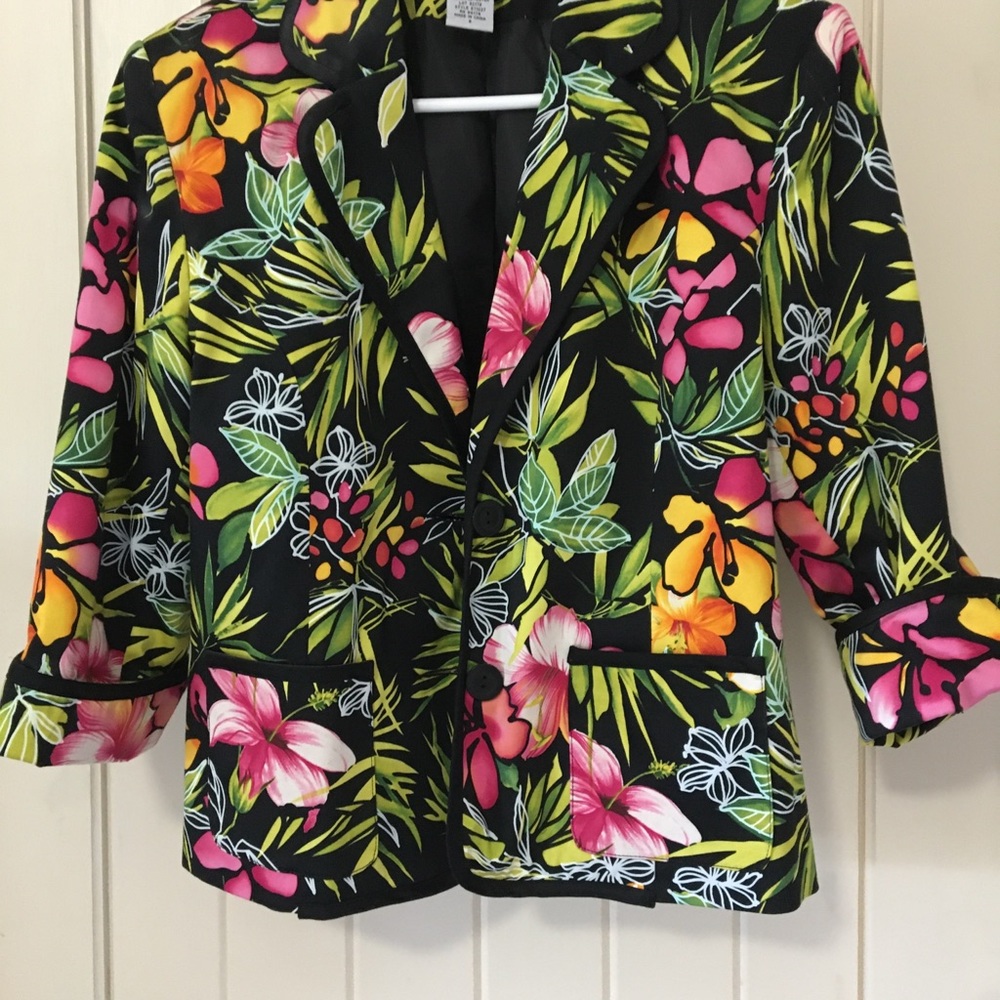 Cute bright blazer. Hardly worn.